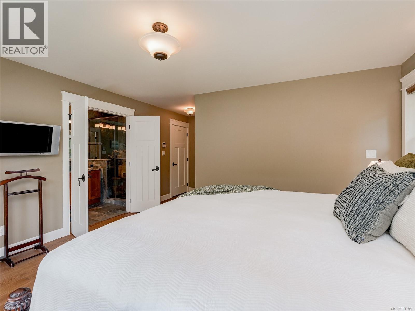  3215 Henderson Road, Oak Bay