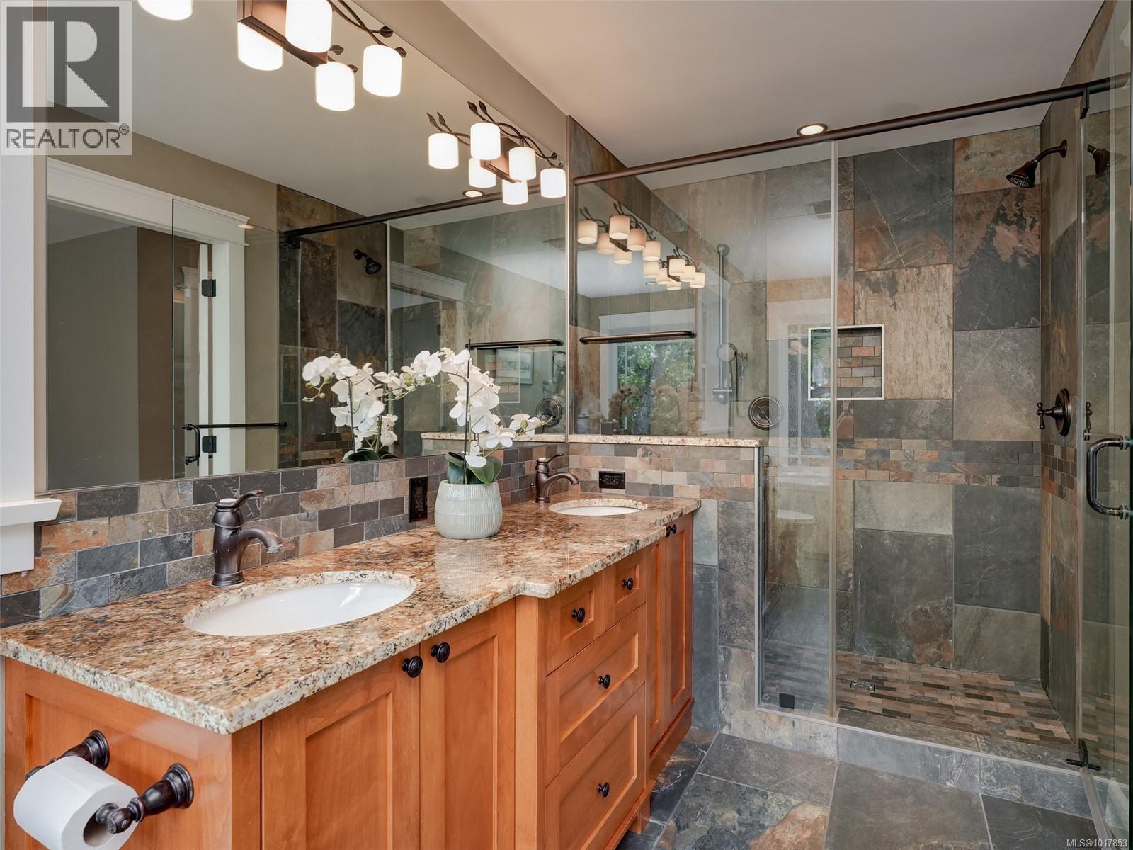  3215 Henderson Road, Oak Bay