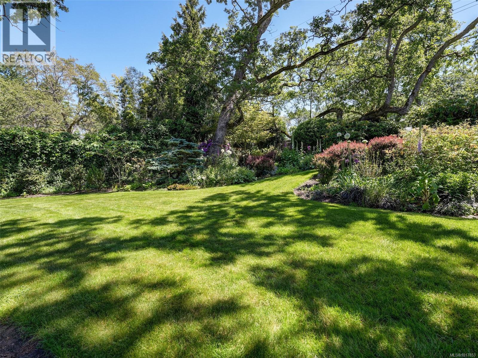  3215 Henderson Road, Oak Bay