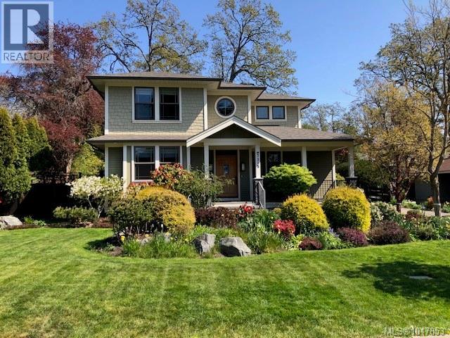  3215 Henderson Road, Oak Bay