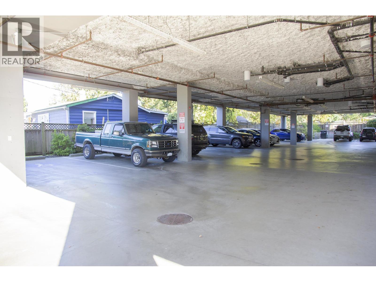 C105 5682 WHARF AVENUE, Sechelt