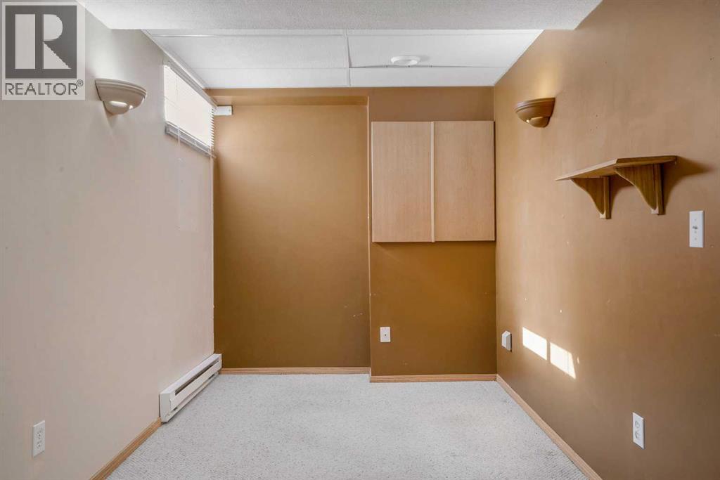 Single Family House for Sale in  Mt Douglas Manor SE McKenzie Lake Calgary 