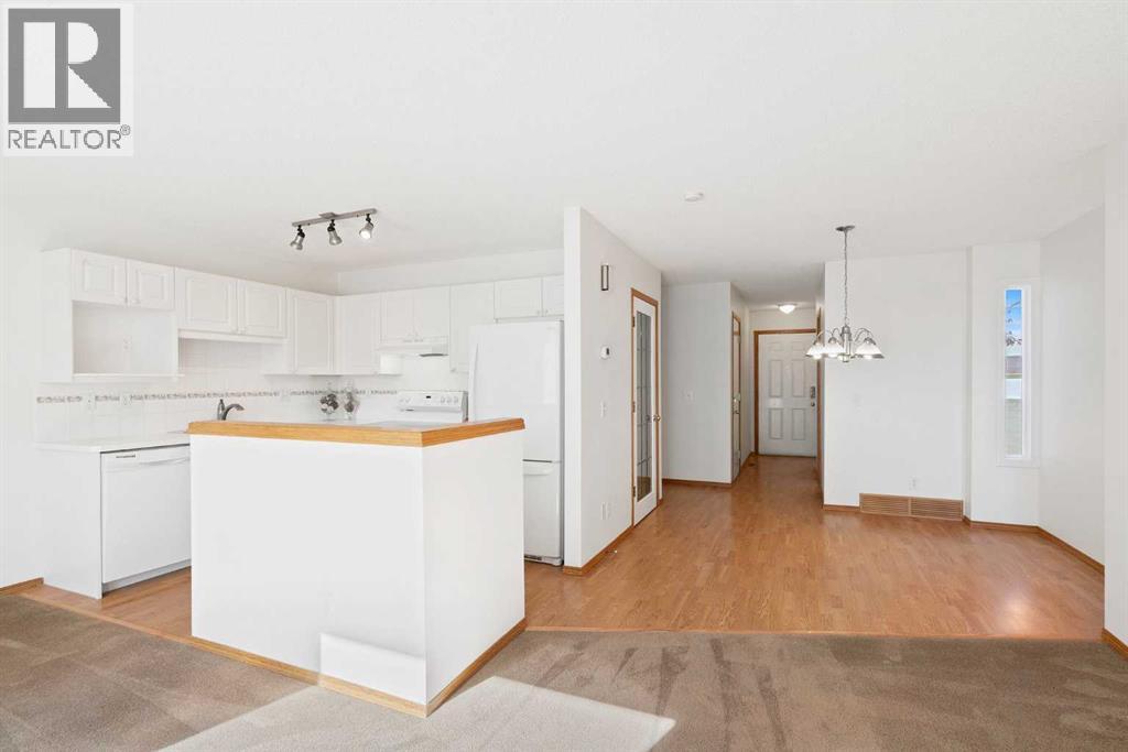 Single Family House for Sale in  Mt Douglas Manor SE McKenzie Lake Calgary 