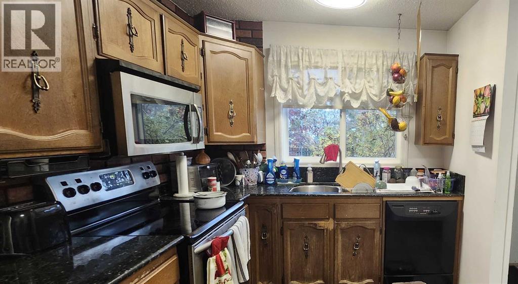 Single Family House 4 Level for Sale in  Whitestone Road NE Whitehorn Calgary 