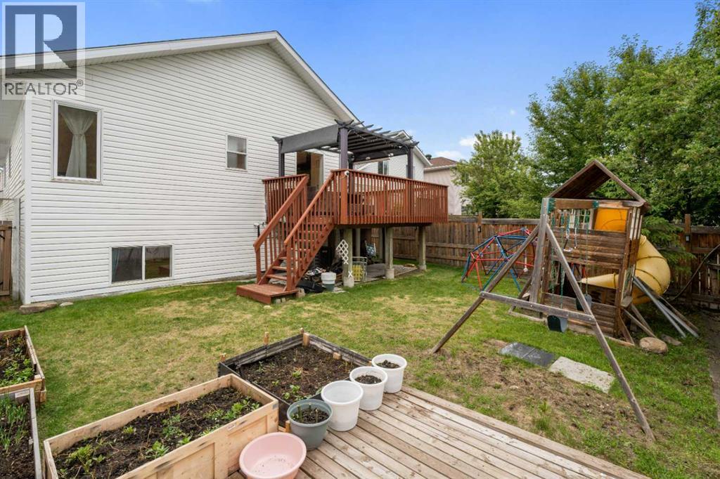 Single Family House Bi-level for Sale in  Hawkstone Drive NW Hawkwood Calgary 