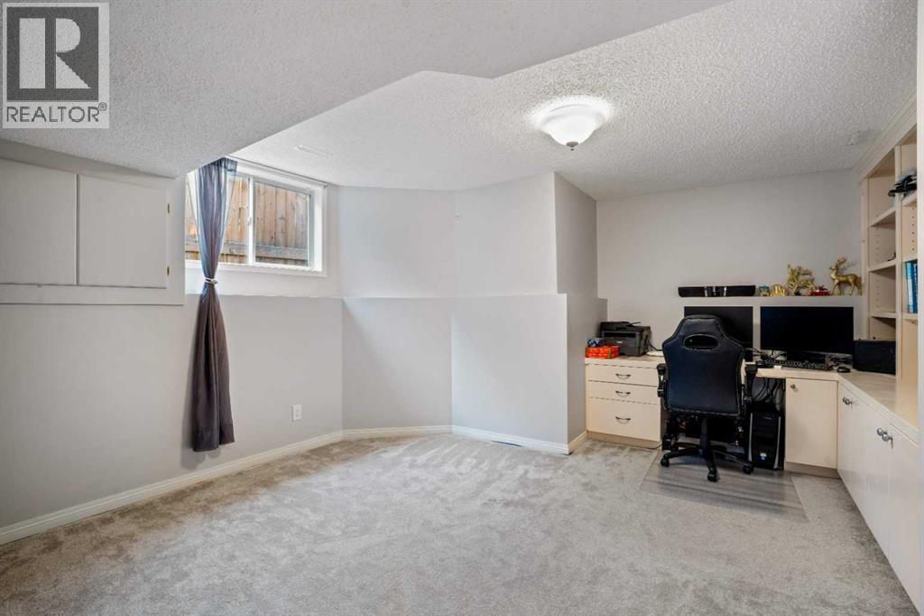 Single Family House Bi-level for Sale in  Hawkstone Drive NW Hawkwood Calgary 