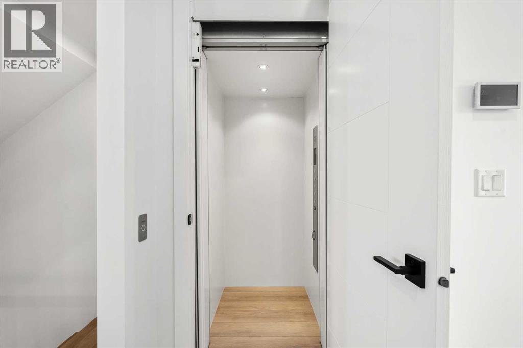 Single Family House for Sale in  Greenwich Heath NW Greenwood/Greenbriar Calgary 