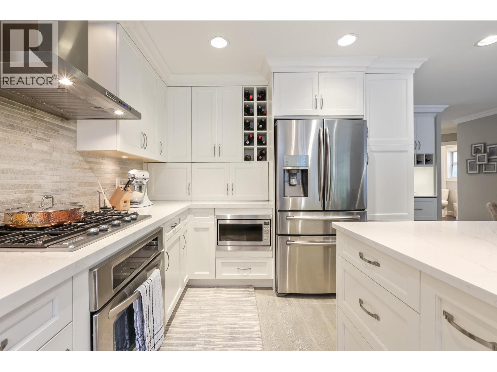 1076 CLEMENTS AVENUE, North Vancouver