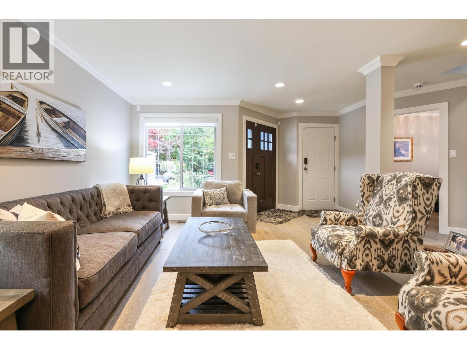 1076 CLEMENTS AVENUE, North Vancouver