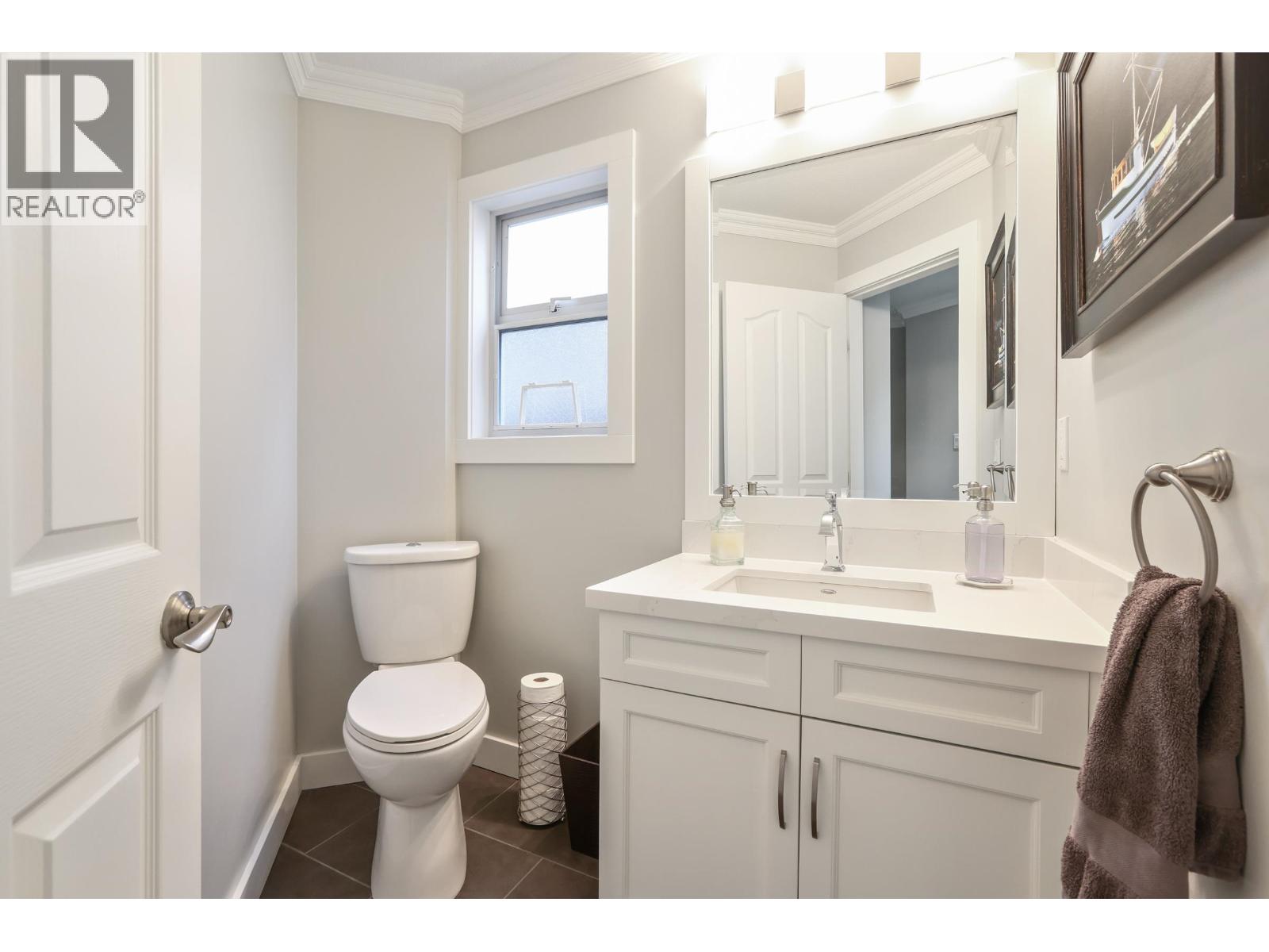 1076 CLEMENTS AVENUE, North Vancouver