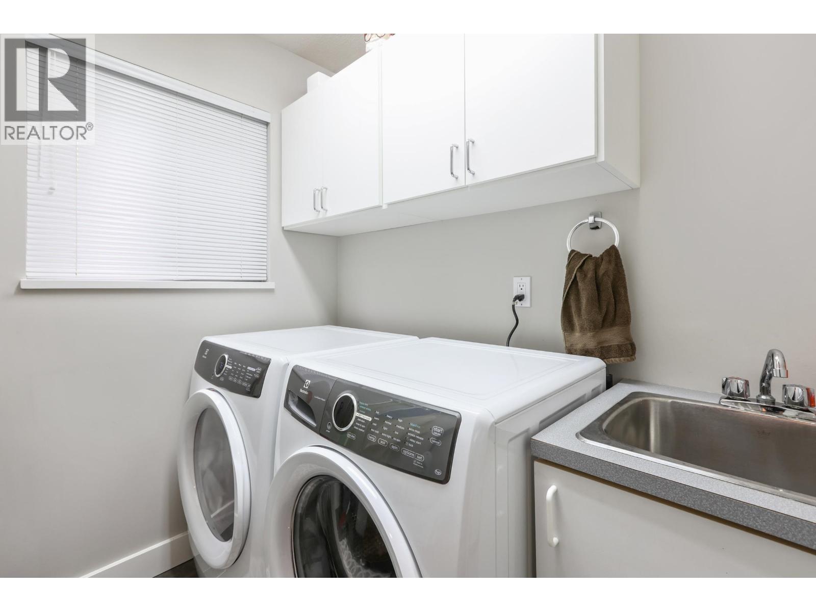 1076 CLEMENTS AVENUE, North Vancouver