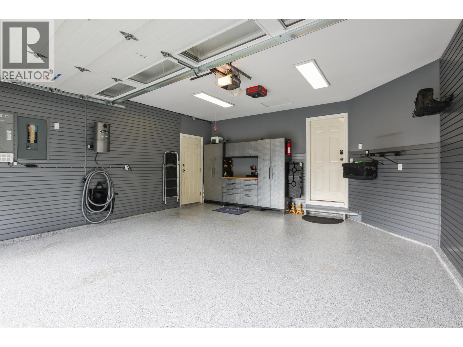 1076 CLEMENTS AVENUE, North Vancouver