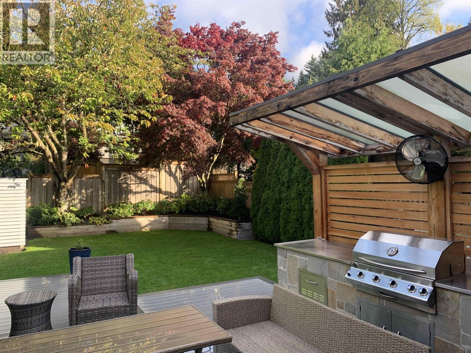 1076 CLEMENTS AVENUE, North Vancouver