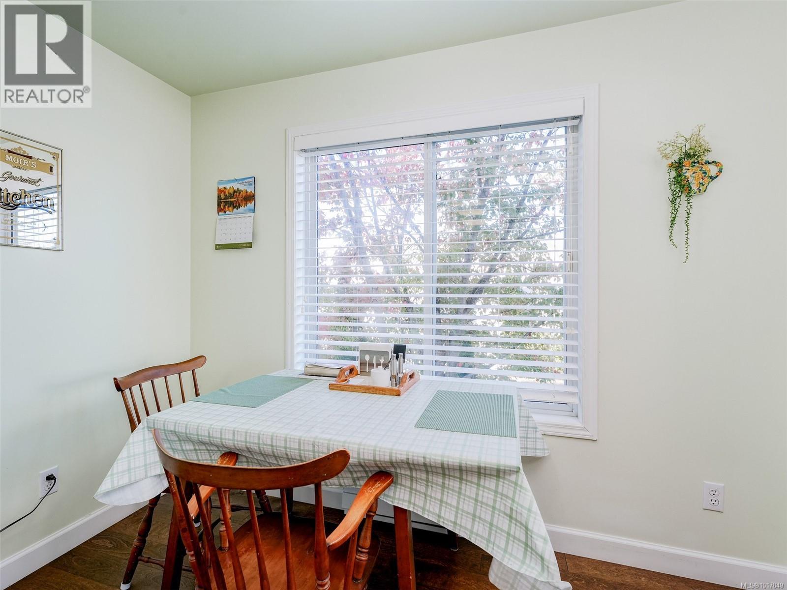 201 2421 Sidney Ave, Sidney