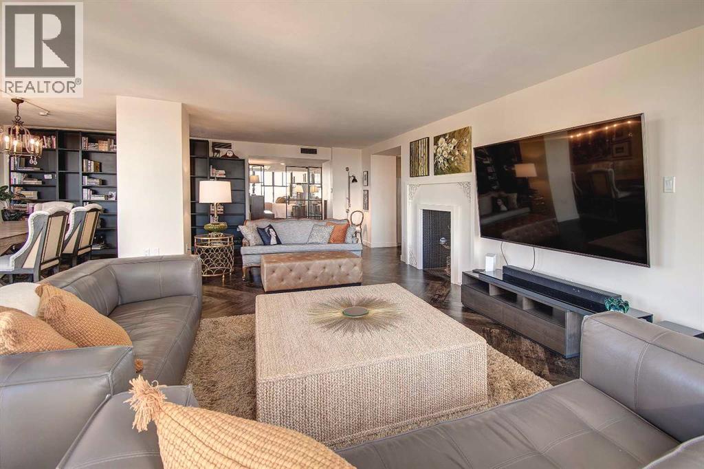 Single Family House for Sale in    Avenue SW Downtown West End Calgary 