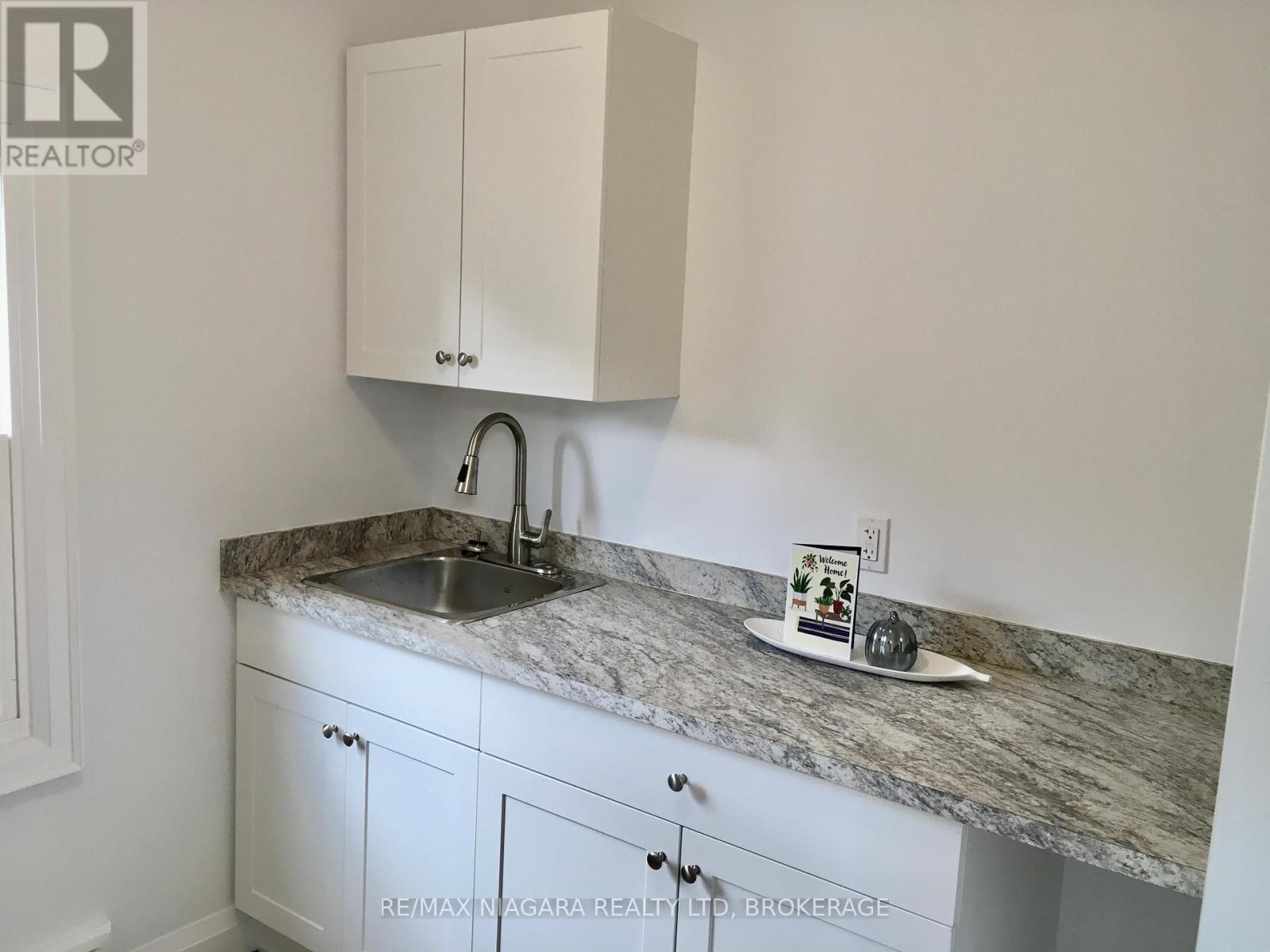 New Kitchen and Counters