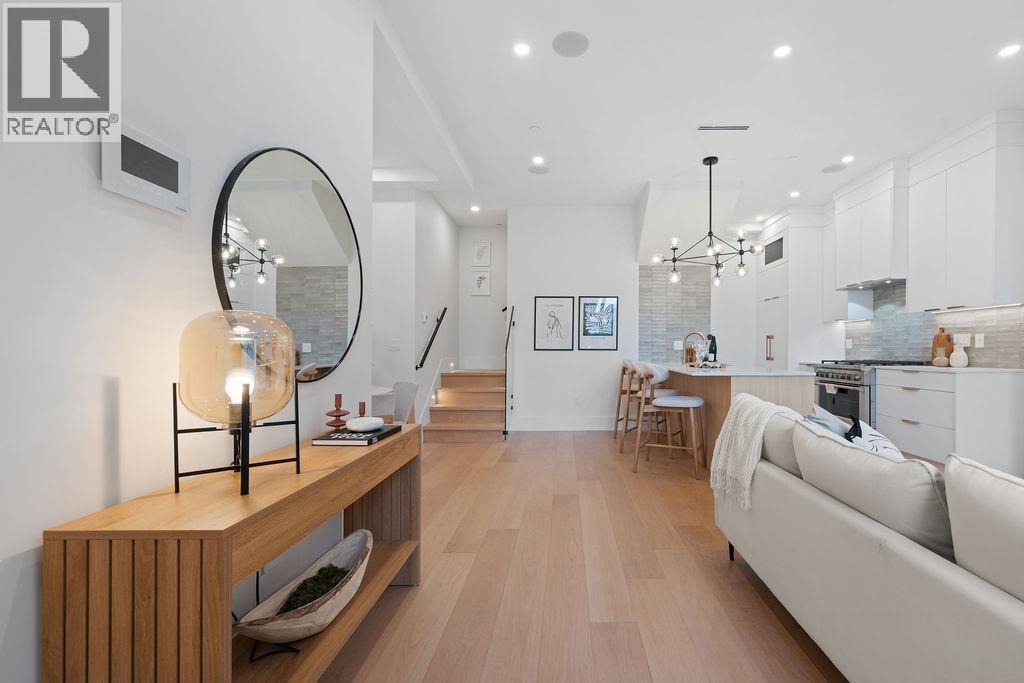 1 5883 SOPHIA STREET, Vancouver