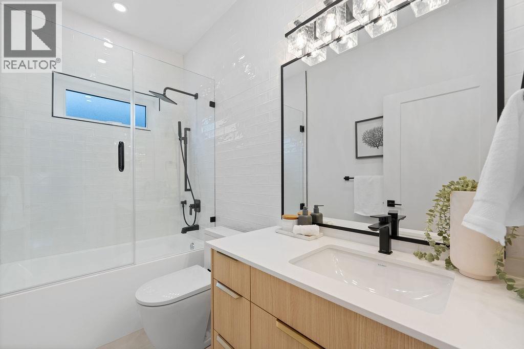 1 5883 SOPHIA STREET, Vancouver