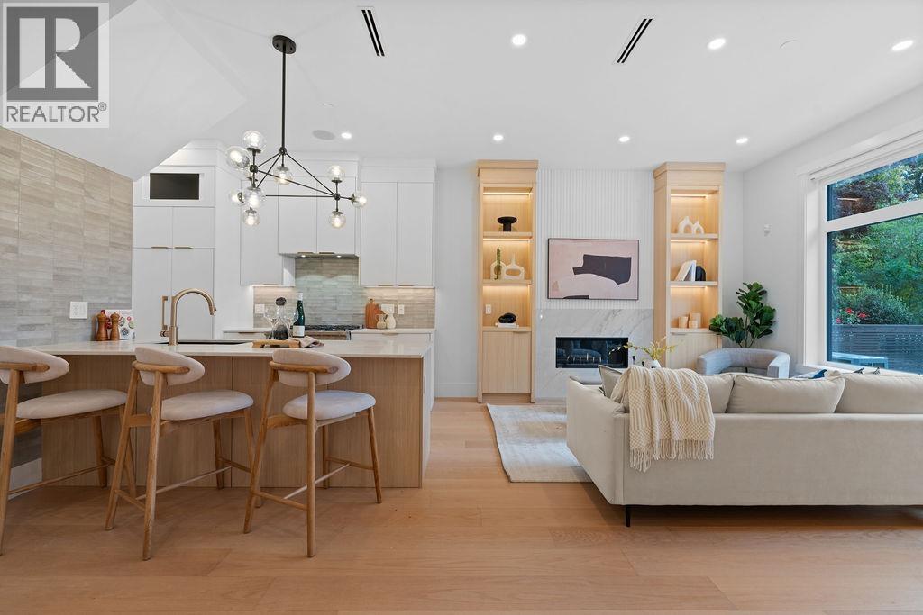 1 5883 SOPHIA STREET, Vancouver