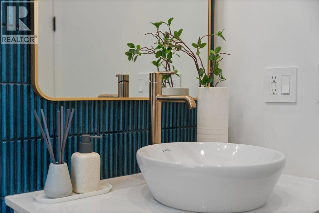 1 5883 SOPHIA STREET, Vancouver