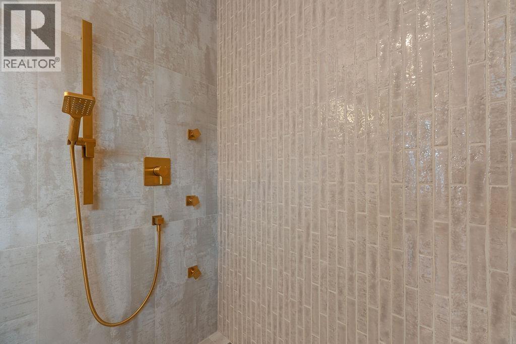 1 5883 SOPHIA STREET, Vancouver