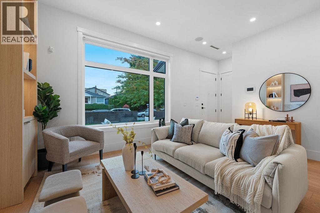 1 5883 SOPHIA STREET, Vancouver