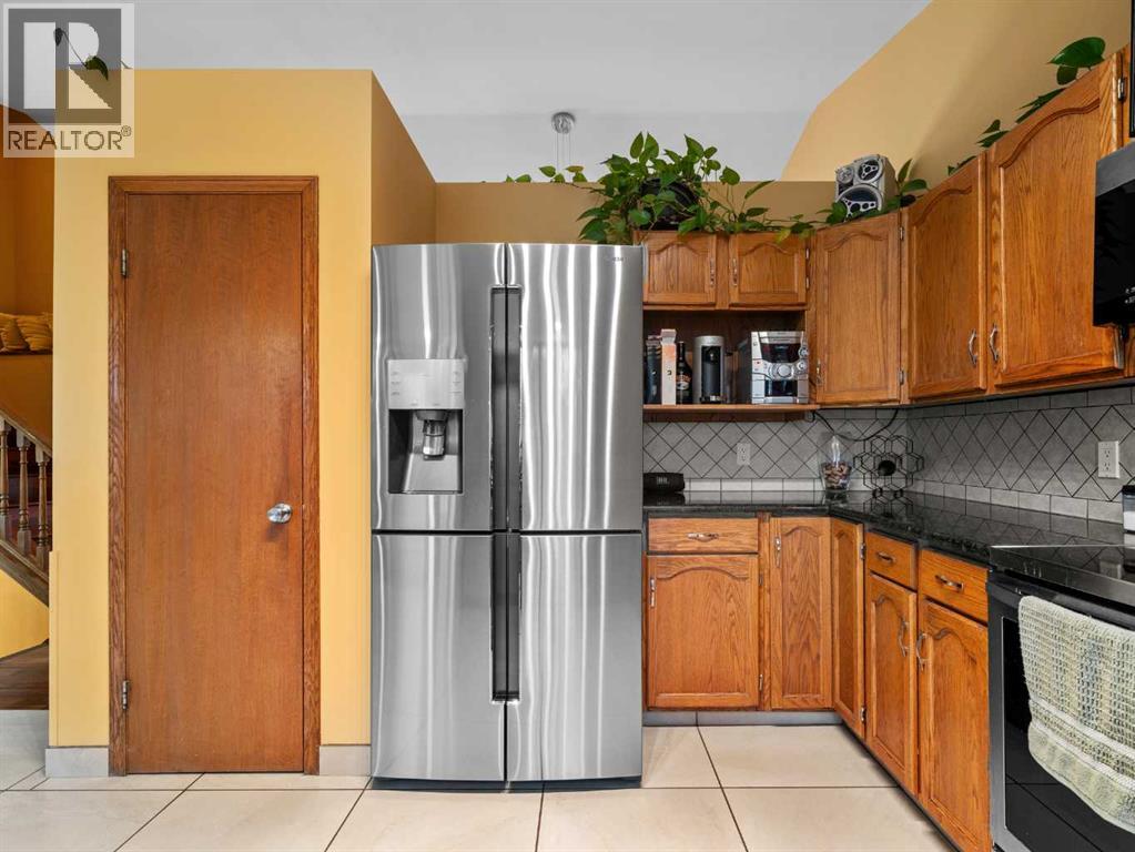 Single Family House 4 Level for Sale in  Shannon Crescent SW Shawnessy Calgary 