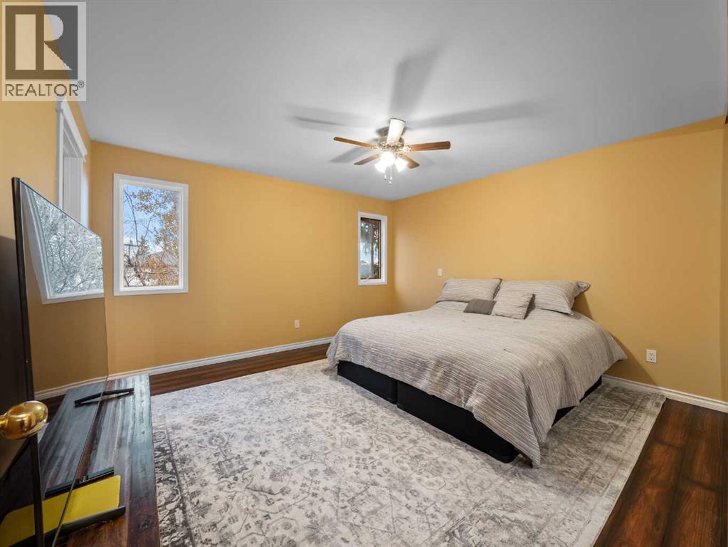 Single Family House 4 Level for Sale in  Shannon Crescent SW Shawnessy Calgary 