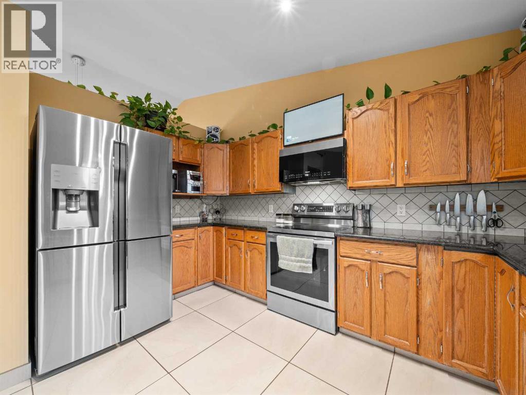 Single Family House 4 Level for Sale in  Shannon Crescent SW Shawnessy Calgary 