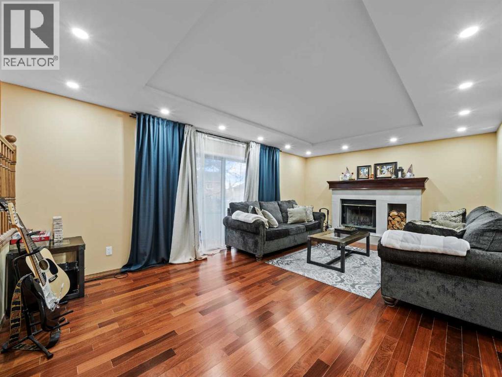 Single Family House 4 Level for Sale in  Shannon Crescent SW Shawnessy Calgary 