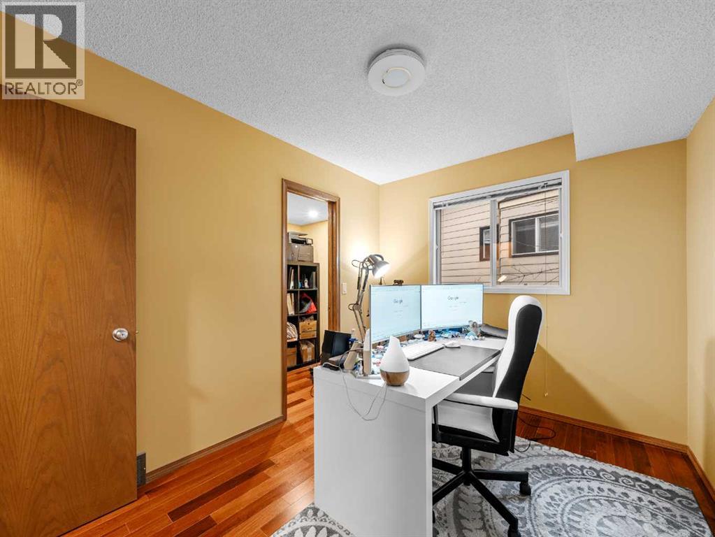 Single Family House 4 Level for Sale in  Shannon Crescent SW Shawnessy Calgary 