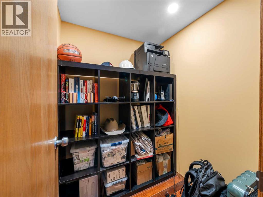 Single Family House 4 Level for Sale in  Shannon Crescent SW Shawnessy Calgary 