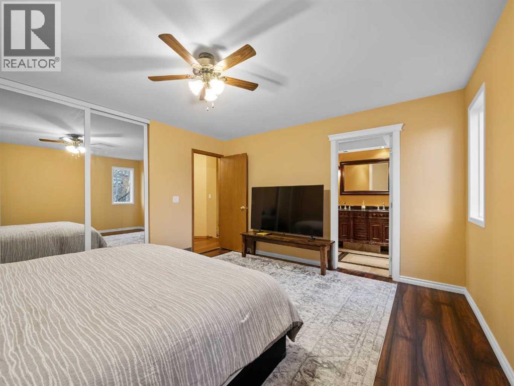 Single Family House 4 Level for Sale in  Shannon Crescent SW Shawnessy Calgary 