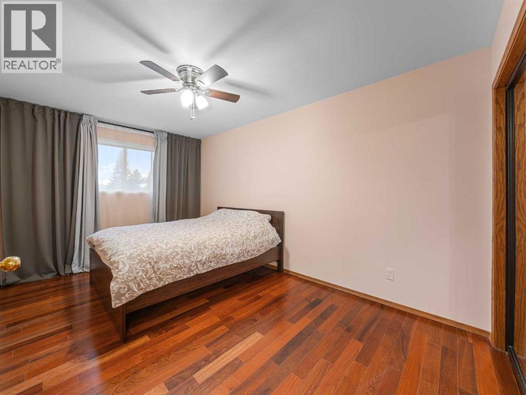 Single Family House 4 Level for Sale in  Shannon Crescent SW Shawnessy Calgary 