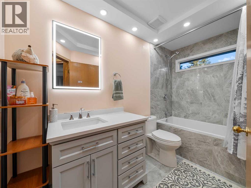 Single Family House 4 Level for Sale in  Shannon Crescent SW Shawnessy Calgary 