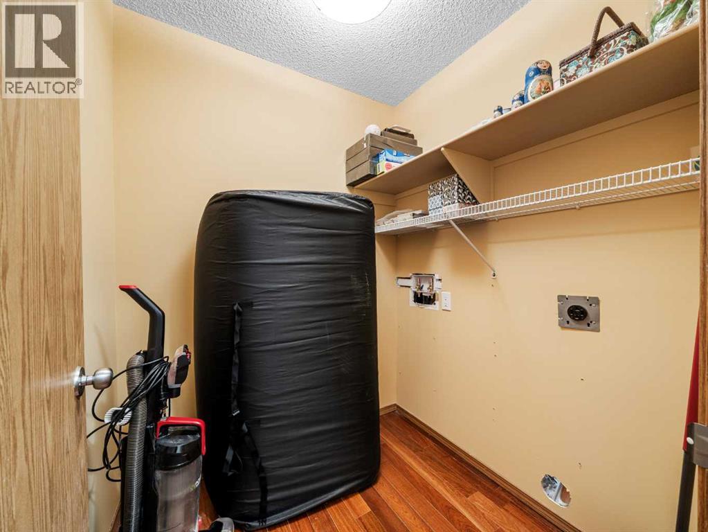 Single Family House 4 Level for Sale in  Shannon Crescent SW Shawnessy Calgary 