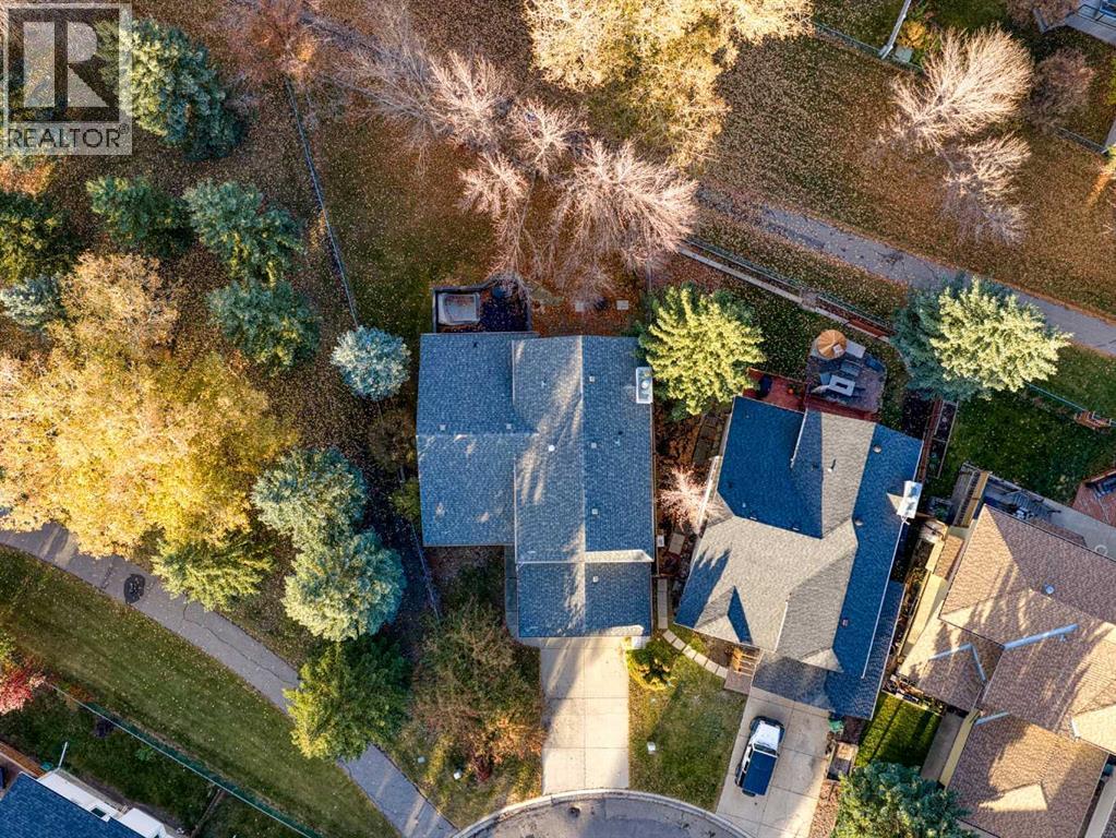 Single Family House 4 Level for Sale in  Shannon Crescent SW Shawnessy Calgary 