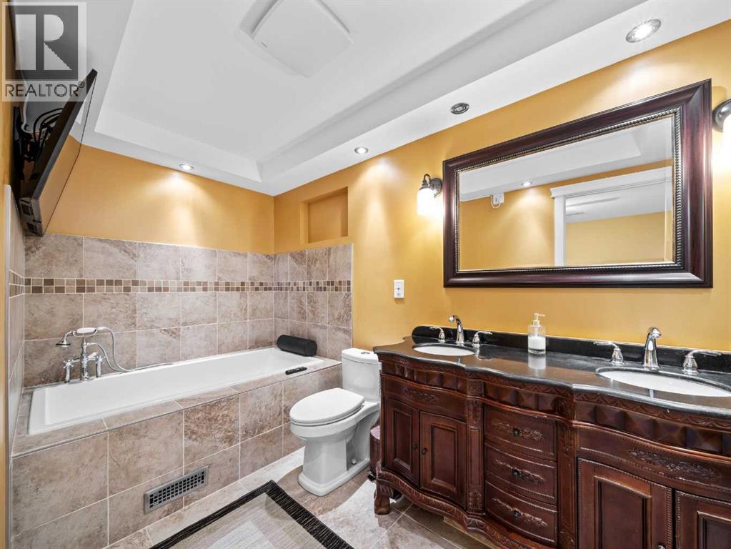Single Family House 4 Level for Sale in  Shannon Crescent SW Shawnessy Calgary 