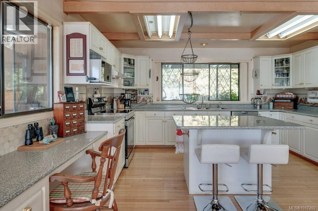 2983 Northwest Bay Rd, Nanoose Bay