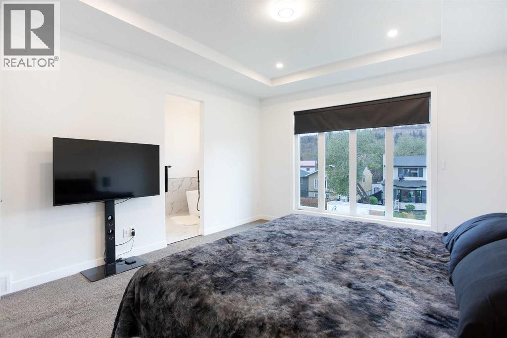 Single Family House for Sale in   Avenue NW Montgomery Calgary 