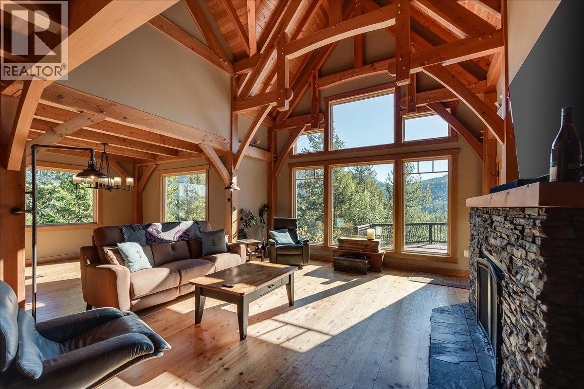 127 GRIZZLY Place, Castlegar