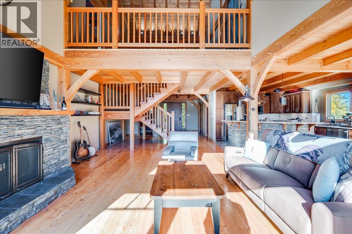 127 GRIZZLY Place, Castlegar