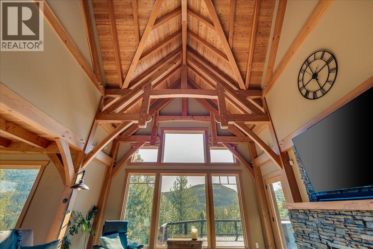 127 GRIZZLY Place, Castlegar