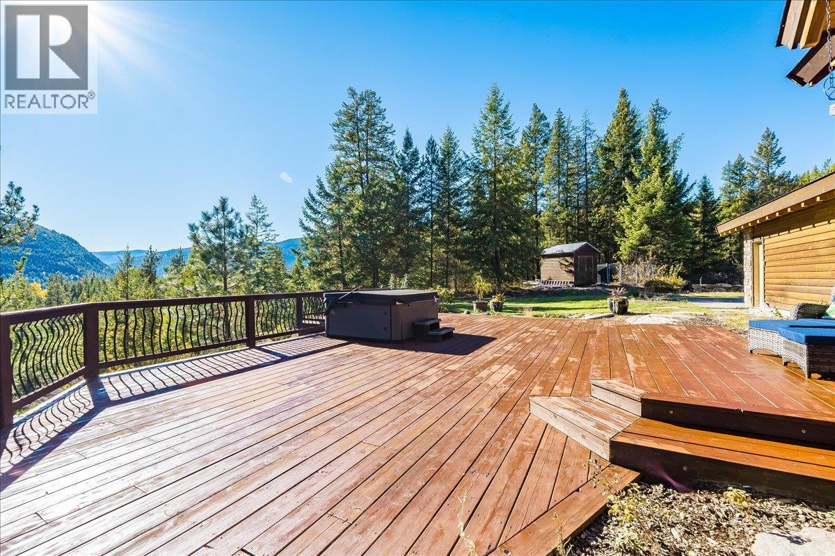 127 GRIZZLY Place, Castlegar