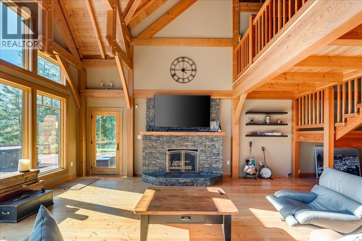 127 GRIZZLY Place, Castlegar