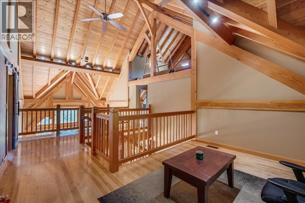 127 GRIZZLY Place, Castlegar