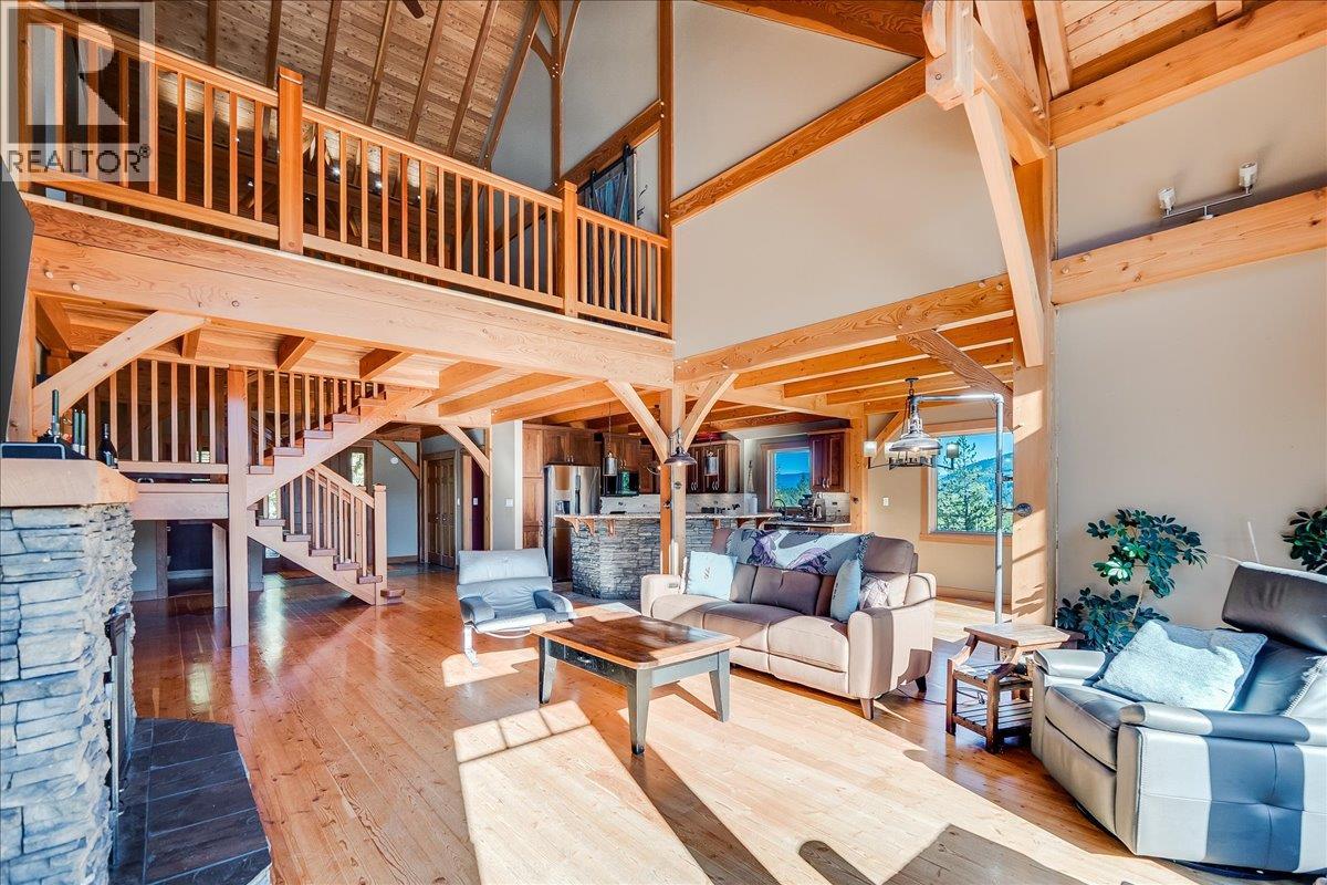 127 GRIZZLY Place, Castlegar