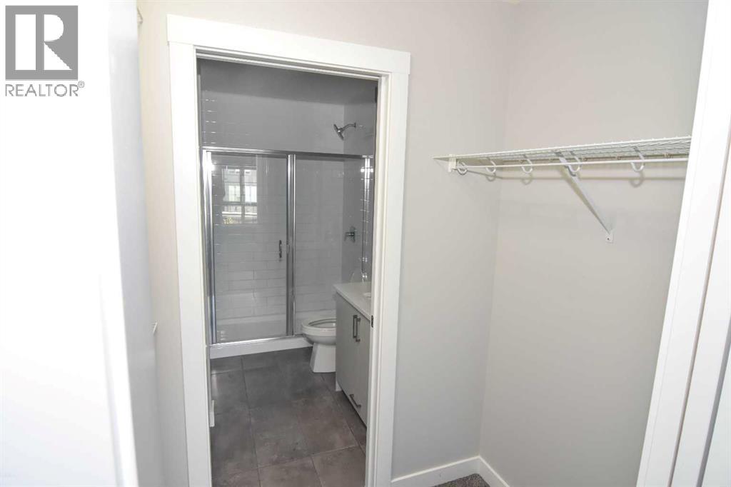 Single Family House for Sale in  SOVEREIGN Common SW Shaganappi Calgary 