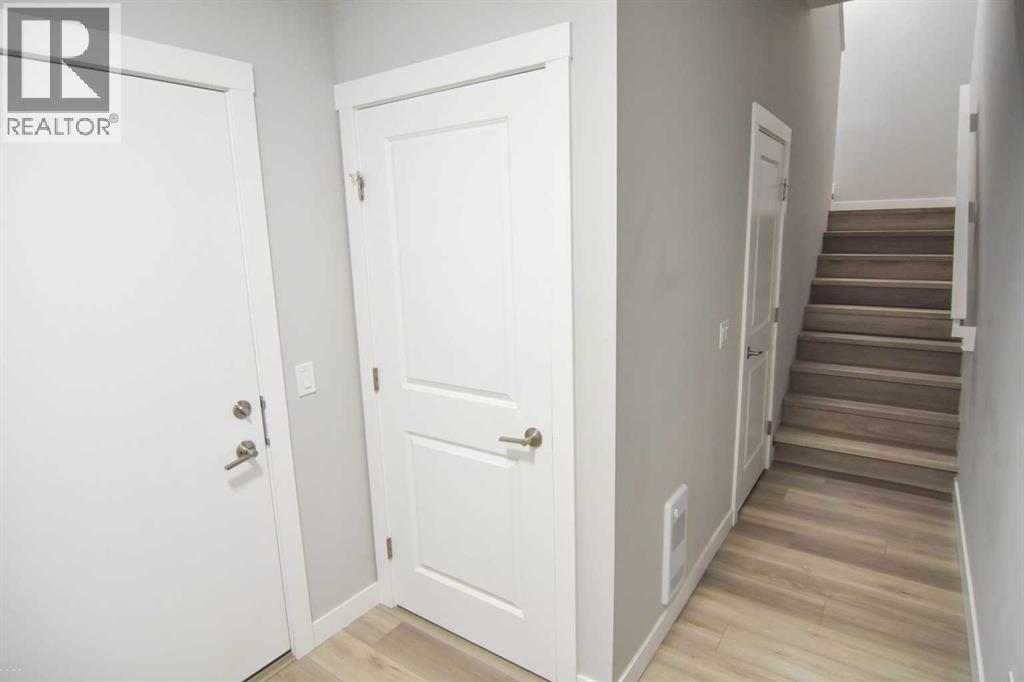 Single Family House for Sale in  SOVEREIGN Common SW Shaganappi Calgary 