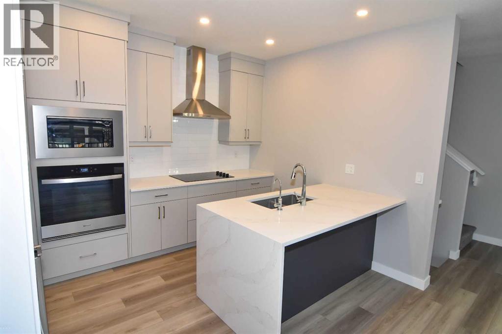 Single Family House for Sale in  SOVEREIGN Common SW Shaganappi Calgary 